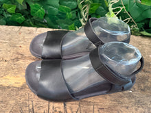 Afbeelding in Gallery-weergave laden, Nieuwe mooie leren sandalen van loints of holland maat 38
