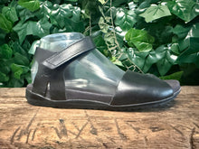 Afbeelding in Gallery-weergave laden, Nieuwe mooie leren sandalen van loints of holland maat 38