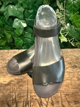 Afbeelding in Gallery-weergave laden, Nieuwe mooie leren sandalen van loints of holland maat 38