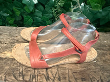 Afbeelding in Gallery-weergave laden, Nieuwe mooie leren sandalen van teva maat 41