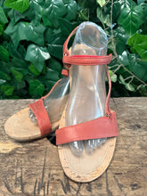 Afbeelding in Gallery-weergave laden, Nieuwe mooie leren sandalen van teva maat 41