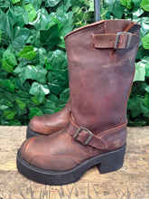 Afbeelding in Gallery-weergave laden, geweldig mooie vintage plateau boots van Sendra maat 39