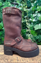Afbeelding in Gallery-weergave laden, geweldig mooie vintage plateau boots van Sendra maat 39