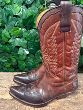 Afbeelding in Gallery-weergave laden, bijna Nieuwe fantastisch mooie laarzen van sendra maat 42