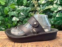 Afbeelding in Gallery-weergave laden, bijna Nieuwe slippers van wolky maat 43