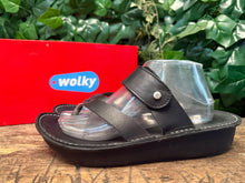 Afbeelding in Gallery-weergave laden, bijna Nieuwe slippers van wolky maat 43