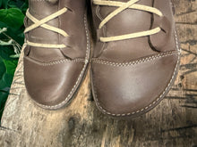 Afbeelding in Gallery-weergave laden, bijna Nieuwe veterschoenen van Loints of Holland maat 37