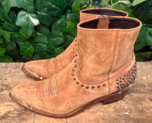 Afbeelding in Gallery-weergave laden, bijna Nieuwe stoere laarsjes van Sendra maat 38