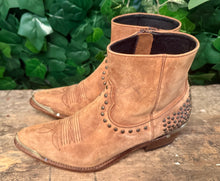 Afbeelding in Gallery-weergave laden, bijna Nieuwe stoere laarsjes van Sendra maat 38