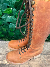 Afbeelding in Gallery-weergave laden, prachtige vintage zadelleer rijglaarzen van Sendra maat 37