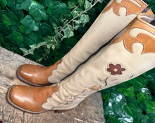 Afbeelding in Gallery-weergave laden, Prachtige vintage hoge blokhak flower laars sendra maat 38