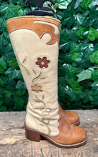 Afbeelding in Gallery-weergave laden, Prachtige vintage hoge blokhak flower laars sendra maat 38