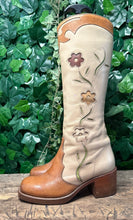 Afbeelding in Gallery-weergave laden, Prachtige vintage hoge blokhak flower laars sendra maat 38