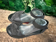 Afbeelding in Gallery-weergave laden, bijna Nieuwe mooie leren sandalen loints of holland maat 40