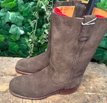 Afbeelding in Gallery-weergave laden, geweldig mooie suede vintage laarzen van Sendra maat 39