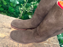 Afbeelding in Gallery-weergave laden, geweldig mooie suede vintage laarzen van Sendra maat 39