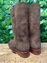 Afbeelding in Gallery-weergave laden, geweldig mooie suede vintage laarzen van Sendra maat 39