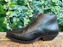 Afbeelding in Gallery-weergave laden, prachtige vintage veterschoen hagedissen leer sendra maat 42