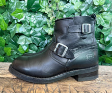 Afbeelding in Gallery-weergave laden, stoere gewoon Nieuwe laarzen van Sendra maat 43