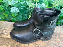 Afbeelding in Gallery-weergave laden, stoere gewoon Nieuwe laarzen van Sendra maat 43