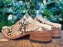 Afbeelding in Gallery-weergave laden, gave vintage retro muilen python leer van Sendra maat 43