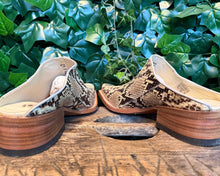 Afbeelding in Gallery-weergave laden, gave vintage retro muilen python leer van Sendra maat 43