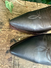 Afbeelding in Gallery-weergave laden, prachtige vintage laarzen van Sendra maat 38