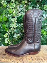 Afbeelding in Gallery-weergave laden, prachtige vintage laarzen van Sendra maat 38