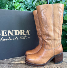Afbeelding in Gallery-weergave laden, prachtige bijna Nieuwe blokhak Sendra laars maat 37