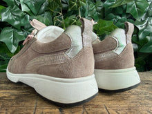 Afbeelding in Gallery-weergave laden, bijna Nieuwe sneakers van Xsensible maat 39 (wijdte HX)