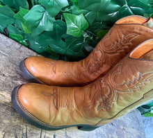 Afbeelding in Gallery-weergave laden, weinig gedragen mooie vintage boots van Sendra maat 39