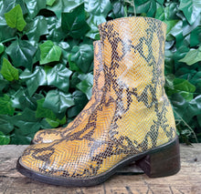 Afbeelding in Gallery-weergave laden, gave retro blokhak python laarsjes van Sancho maat 42