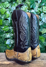Afbeelding in Gallery-weergave laden, Hele mooie vintage python leren laarzen van Sendra maat 40