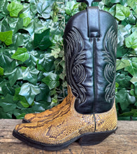 Afbeelding in Gallery-weergave laden, Hele mooie vintage python leren laarzen van Sendra maat 40