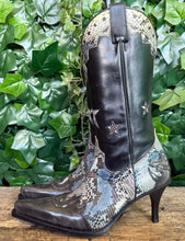 Afbeelding in Gallery-weergave laden, prachtige Nieuwe laarzen met python leer van Sendra maat 38