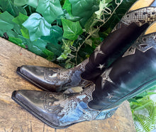 Afbeelding in Gallery-weergave laden, prachtige Nieuwe laarzen met python leer van Sendra maat 38