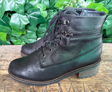 Afbeelding in Gallery-weergave laden, zo goed als nieuw laarsjes van Hush puppies maat 38