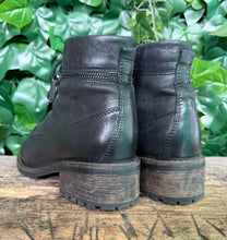Afbeelding in Gallery-weergave laden, zo goed als nieuw laarsjes van Hush puppies maat 38