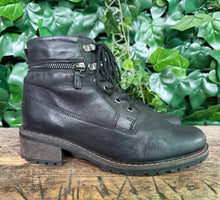 Afbeelding in Gallery-weergave laden, zo goed als nieuw laarsjes van Hush puppies maat 38