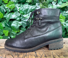 Afbeelding in Gallery-weergave laden, zo goed als nieuw laarsjes van Hush puppies maat 38