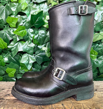 Afbeelding in Gallery-weergave laden, weinig gedragen mooie biker boots van Sendra maat 42