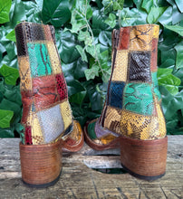 Afbeelding in Gallery-weergave laden, prachtige vintage retro blokhak laarsjes sendra maat 38
