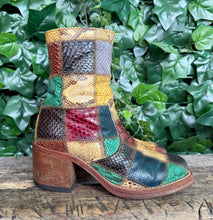 Afbeelding in Gallery-weergave laden, prachtige vintage retro blokhak laarsjes sendra maat 38