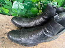 Afbeelding in Gallery-weergave laden, bijna Nieuwe mooie python laarzen van sendra maat 45