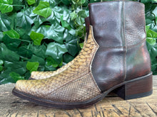 Afbeelding in Gallery-weergave laden, gewoon Nieuwe laarzen met python leer van Sendra maat 42