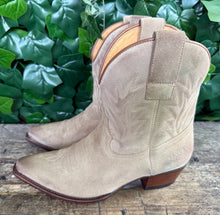 Afbeelding in Gallery-weergave laden, gewoon Nieuwe laarzen van Sendra maat 39
