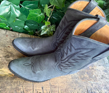 Afbeelding in Gallery-weergave laden, gewoon Nieuwe mooie laarzen van Sendra maat 37