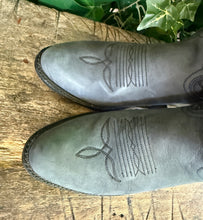 Afbeelding in Gallery-weergave laden, gewoon Nieuwe mooie laarzen van Sendra maat 37