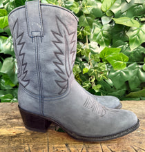 Afbeelding in Gallery-weergave laden, gewoon Nieuwe mooie laarzen van Sendra maat 37