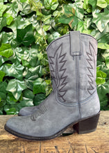 Afbeelding in Gallery-weergave laden, gewoon Nieuwe mooie laarzen van Sendra maat 37
